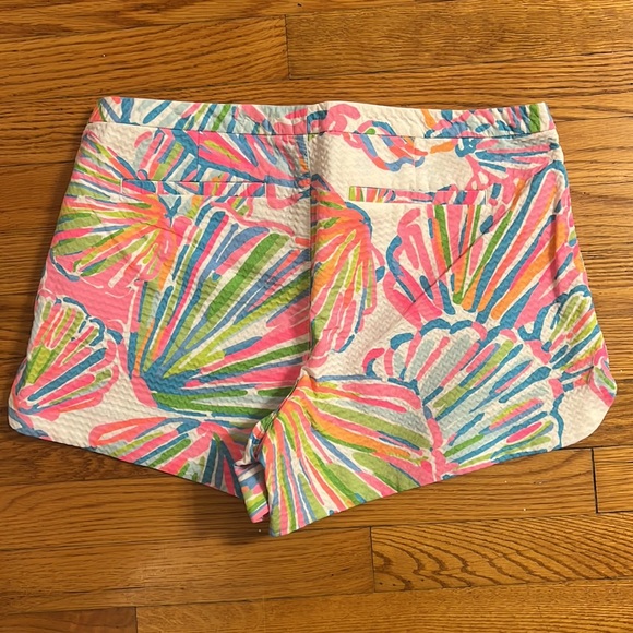 Lilly Pulitzer Size 8 Adie Short in Resort White Shellabrate - Picture 3 of 4